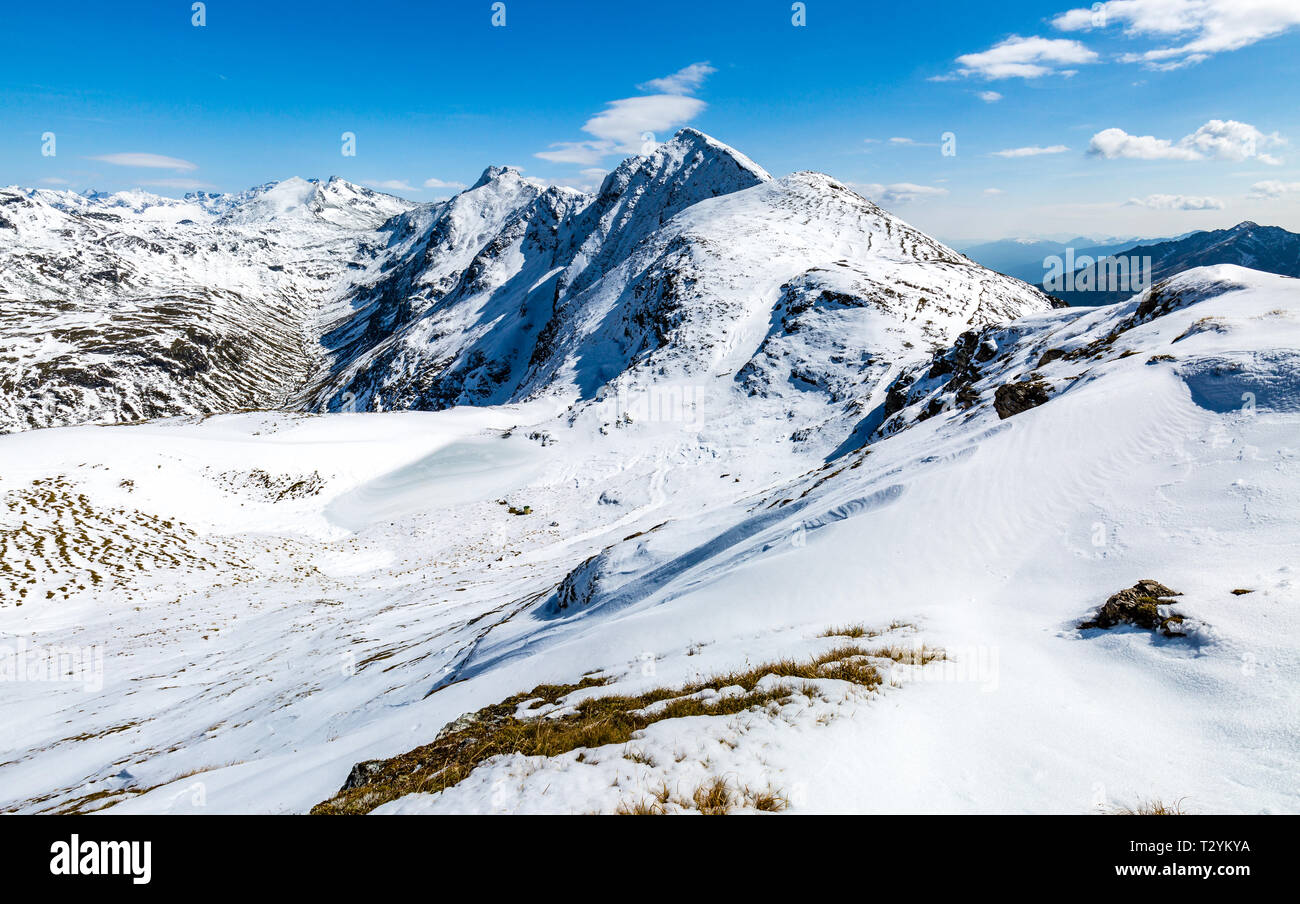 Die schneebedeckten Berge im südlichen Österreich Stockfoto