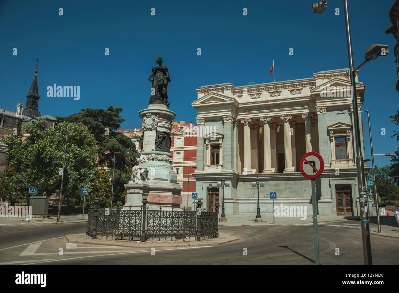 Denkmal auf Straße an der Casón del Buen Retiro, in der Nähe von Prado Museum in Madrid. Hauptstadt von Spanien mit lebendigen und intensiven kulturellen Lebens. Stockfoto