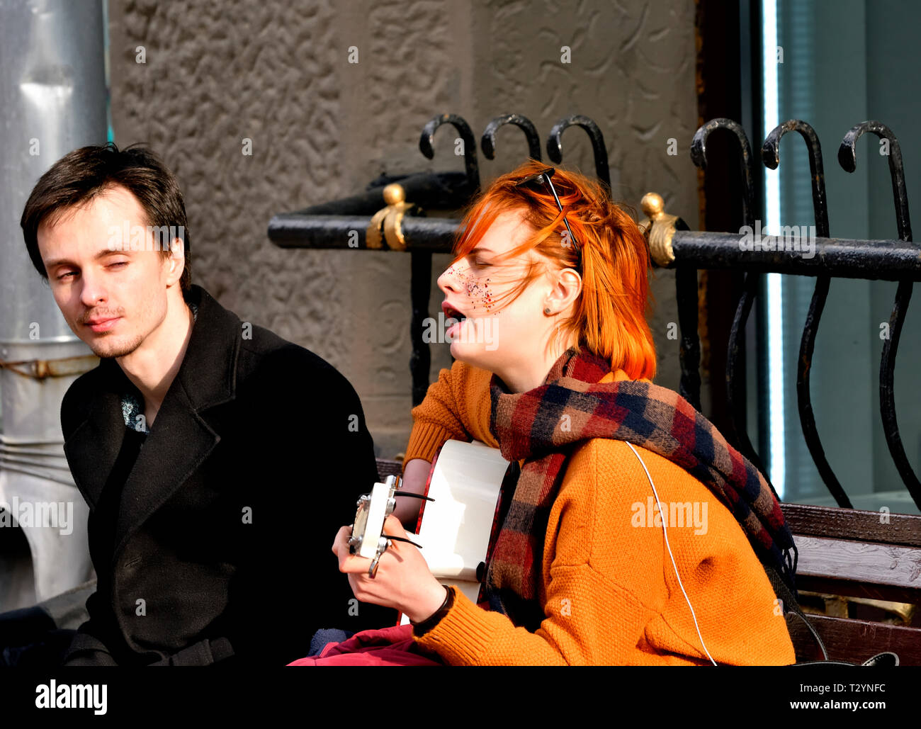 Duett der Straßenmusikanten. Arbat. Stockfoto
