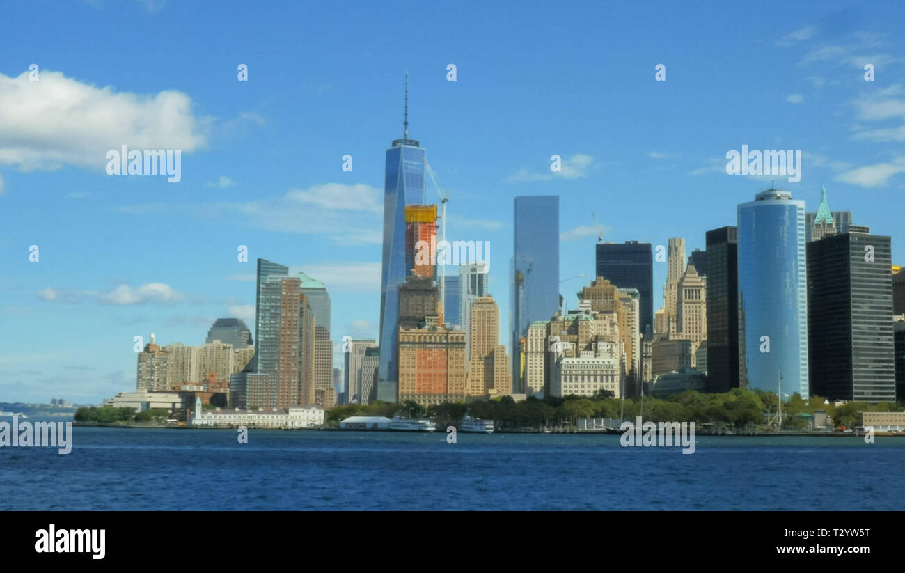 Der Blick auf die Skyline von Lower Manhattan in New York von der Staten Island Fähre Stockfoto