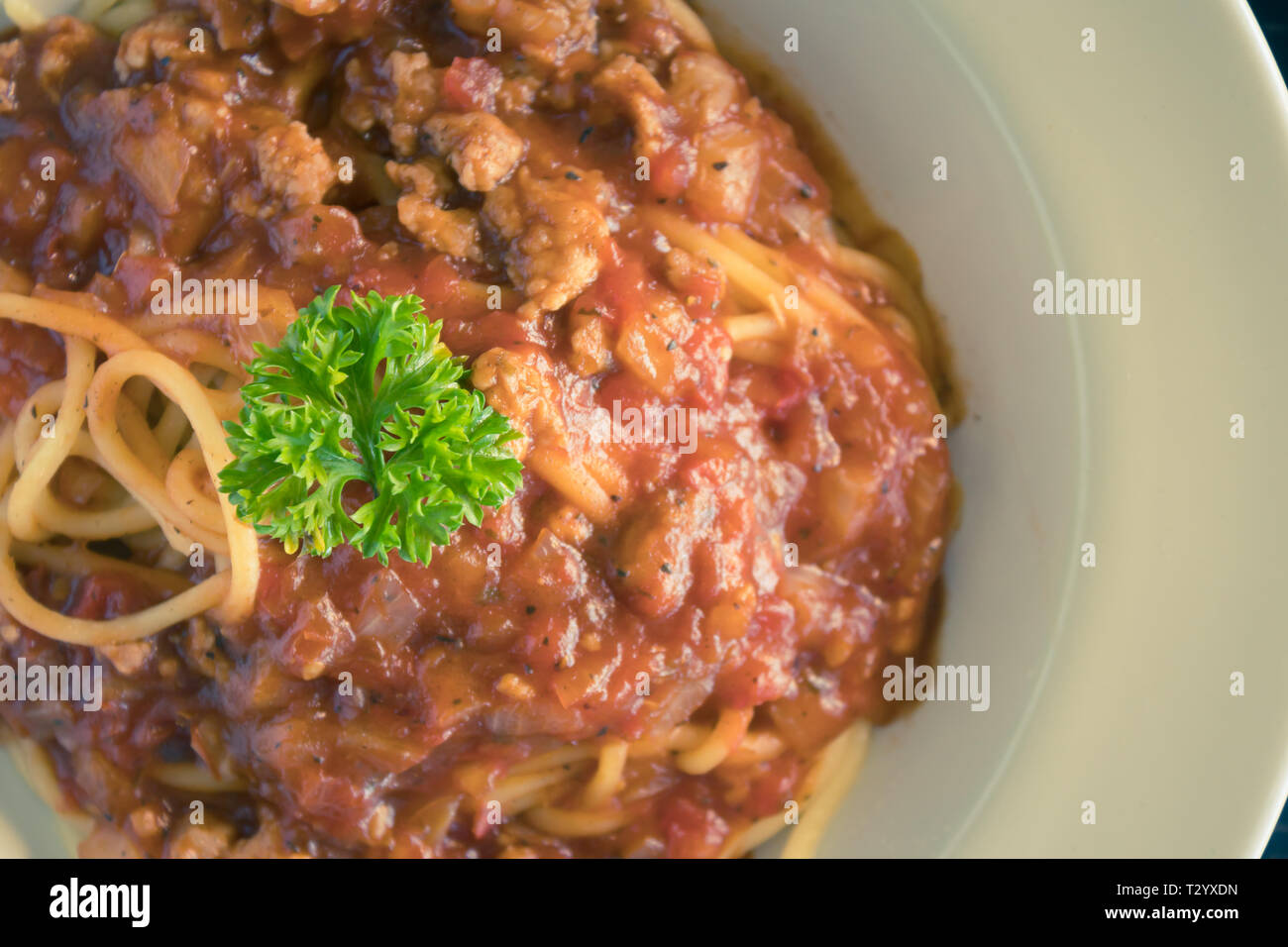 Spaghetti Tomatensauce mit Petersilie und Zwiebel- und Schweinefleisch ...