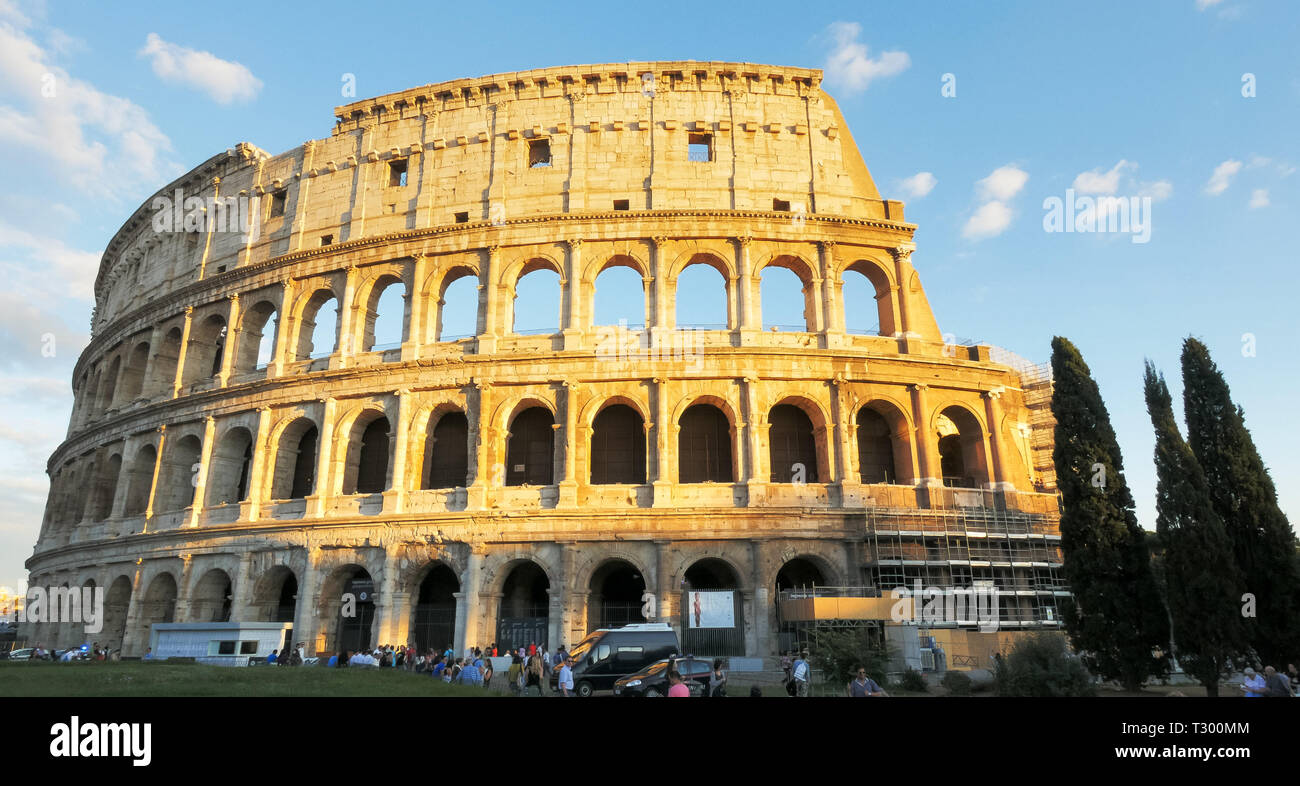 Rom, Italien, 30. September 2015: Am späten Nachmittag Blick auf das Kolosseum in Rom, Italien Stockfoto