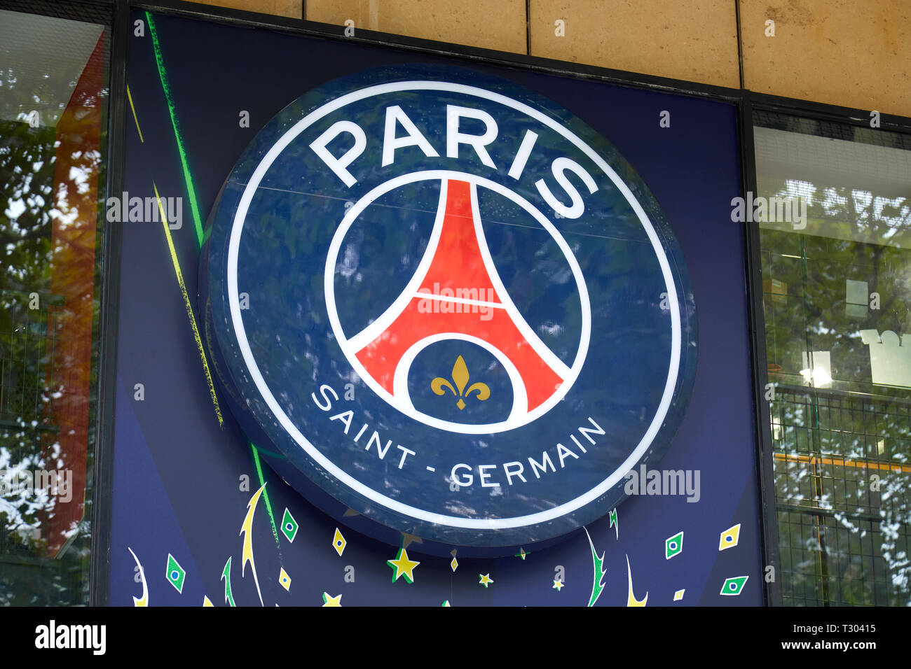 PARIS, Frankreich, 22. JULI 2017: Paris Saint Germain Fußball Team Store anmelden Champs Elysees in Paris, Frankreich. Stockfoto