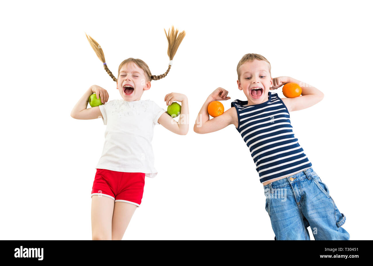 Kinder mit Äpfeln und Orangen, gesunde Ernährung Konzept Stockfoto
