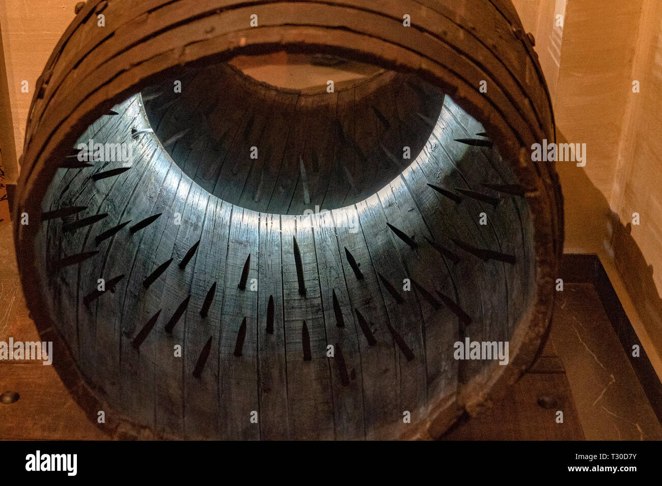 Fass mit Spikes mittelalterlichen römischen Folter system Detail Stockfoto