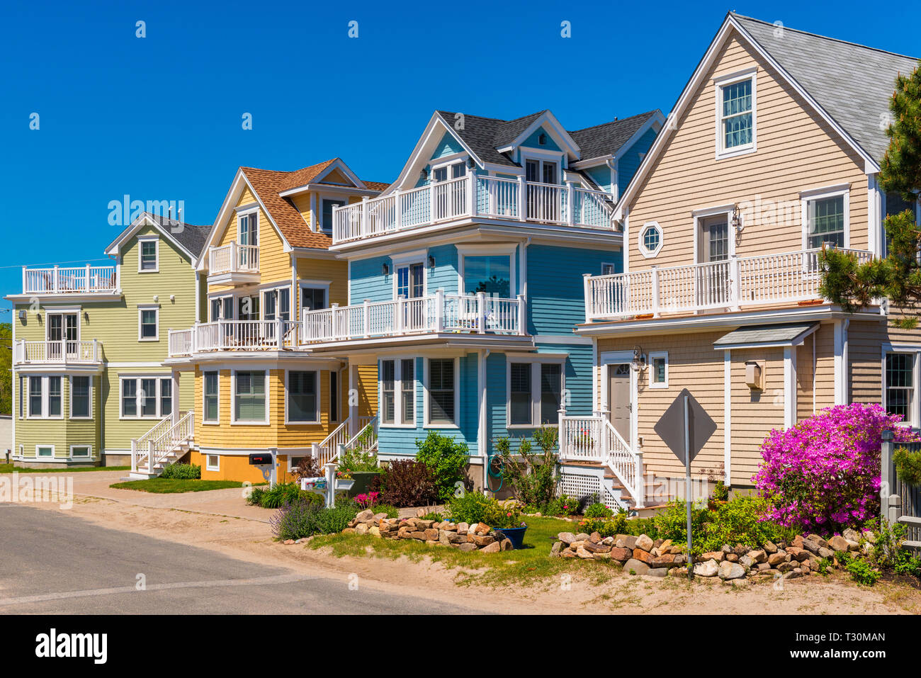 Modernen pastellfarbenen Häusern in Gloucester, Massachusetts, USA farbiger Frühling Stockfoto