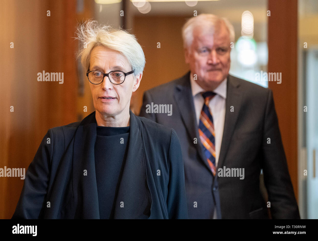 Berlin Deutschland 05 Apr 2019 Anne Katrin Bohle Neuer Staatssekretar Im Bundesministerium Des Innern Fur Bau Und Inneres Und Horst Seehofer Csu Bundesminister Des Innern Fur Bau Und Innere Angelegenheiten Wird Eine