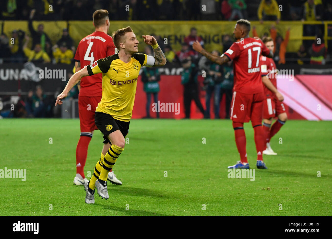 Dortmund, Deutschland. 10 Nov, 2018. Fussball: Bundesliga, Borussia Dortmund - Bayern München, 11. Spieltag im Signal-Iduna Park. Marco Reus Dortmund jubelt das 2:2 gegen München. Der BVB kann wieder auf die Dienste von Marco Reus in der Champions Gipfel am Samstag (06.04.2019) gegen den FC Bayern. Durch die Geburt seines ersten Kindes inspiriert, der Kapitän freut sich auf das Spiel mit Vertrauen. Credit: Ina Faßbender/dpa/Alamy leben Nachrichten Stockfoto