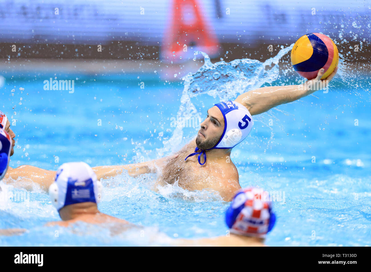 Zagreb, Kroatien. 5 Apr, 2019. Ioannis Fountoulis Griechenlands konkurriert in einem Viertelfinalegleichen 2019 FINA Wasserball Weltliga Europa Cup zwischen Griechenland und Kroatien, Zagreb, Kroatien, 5. April 2019. Kroatien gewann 13-11. Credit: Slavko Midzor/Xinhua/Alamy leben Nachrichten Stockfoto