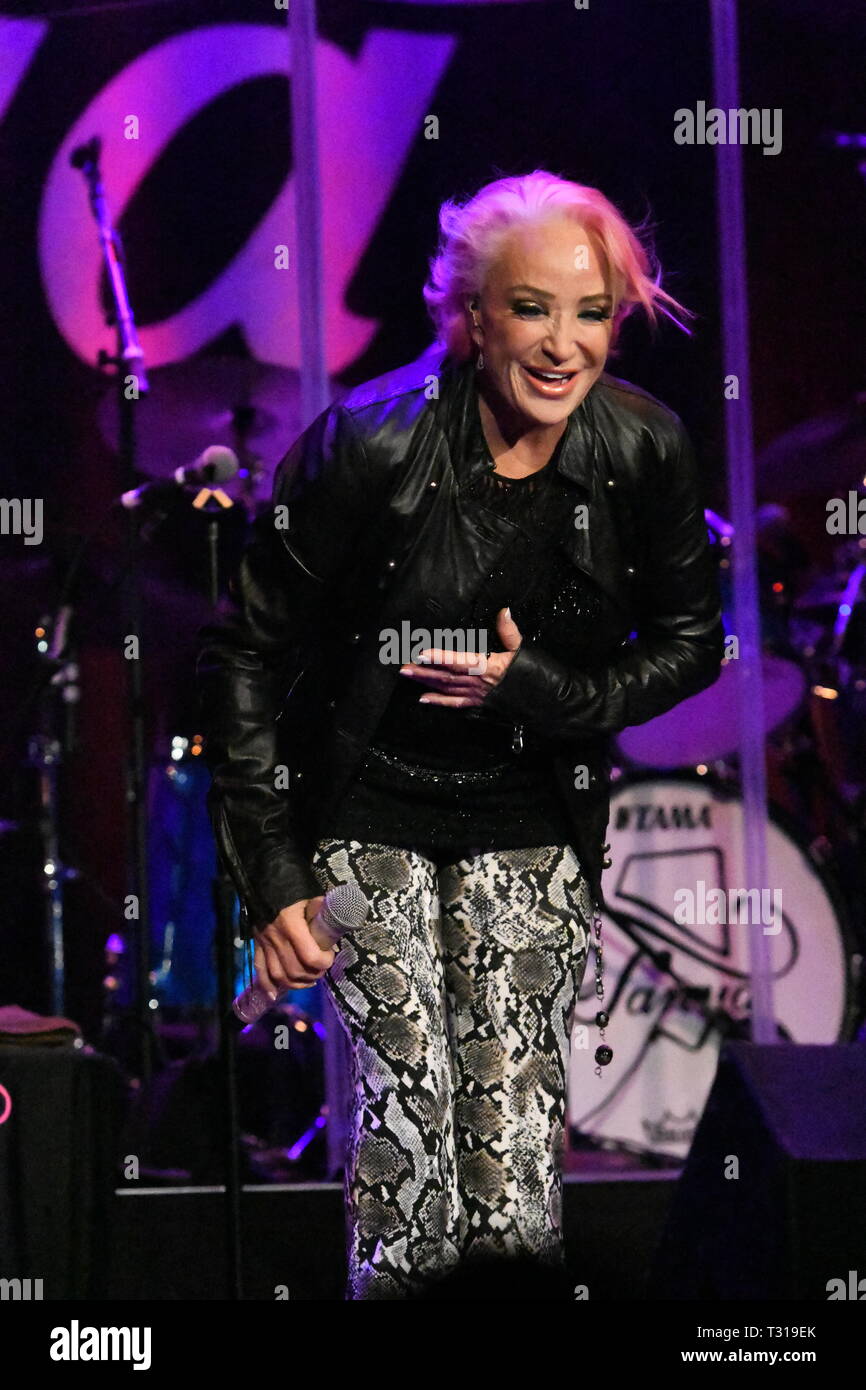 Country Musik Künstlerin Tanya Tucker ist dargestellt auf der Bühne während einer "live"-Konzert aussehen. Stockfoto