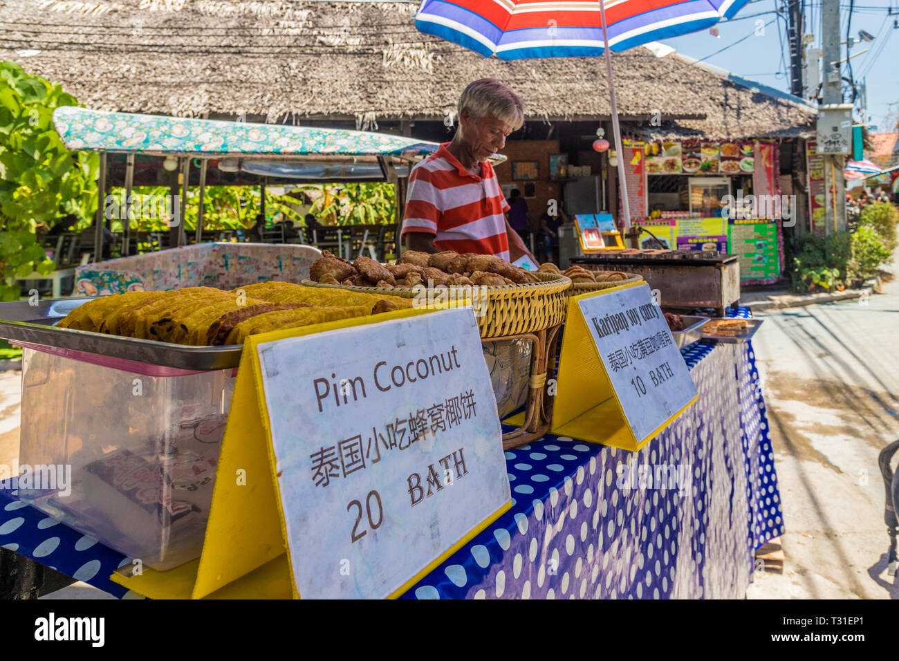 Februar 2019. Ko Lipe Thailand. Ein Blick auf die Kokosnuss Verkäufer in Ko Lipe in Ko Tarutao Nationalpark in Thailand Stockfoto