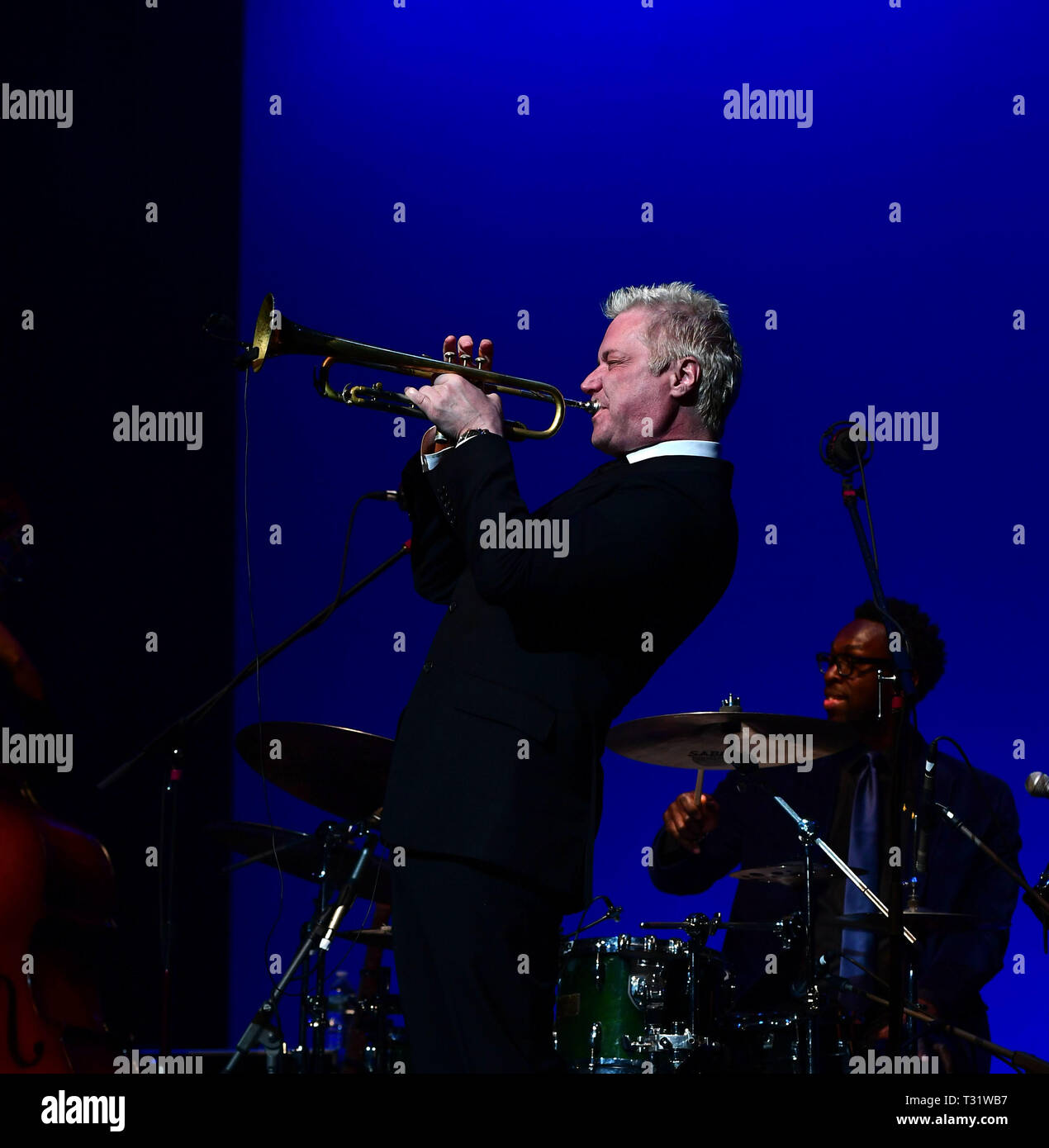 April 3, 2019 - Multi Grammy Gewinner Chris Botti unterhält die Masse an der Sandler Zentrum in Virginia Beach, Virginia, 3. APRIL 2019 Â© Jeff Moore (Credit Bild: © Jeff Moore/ZUMA Draht) Stockfoto