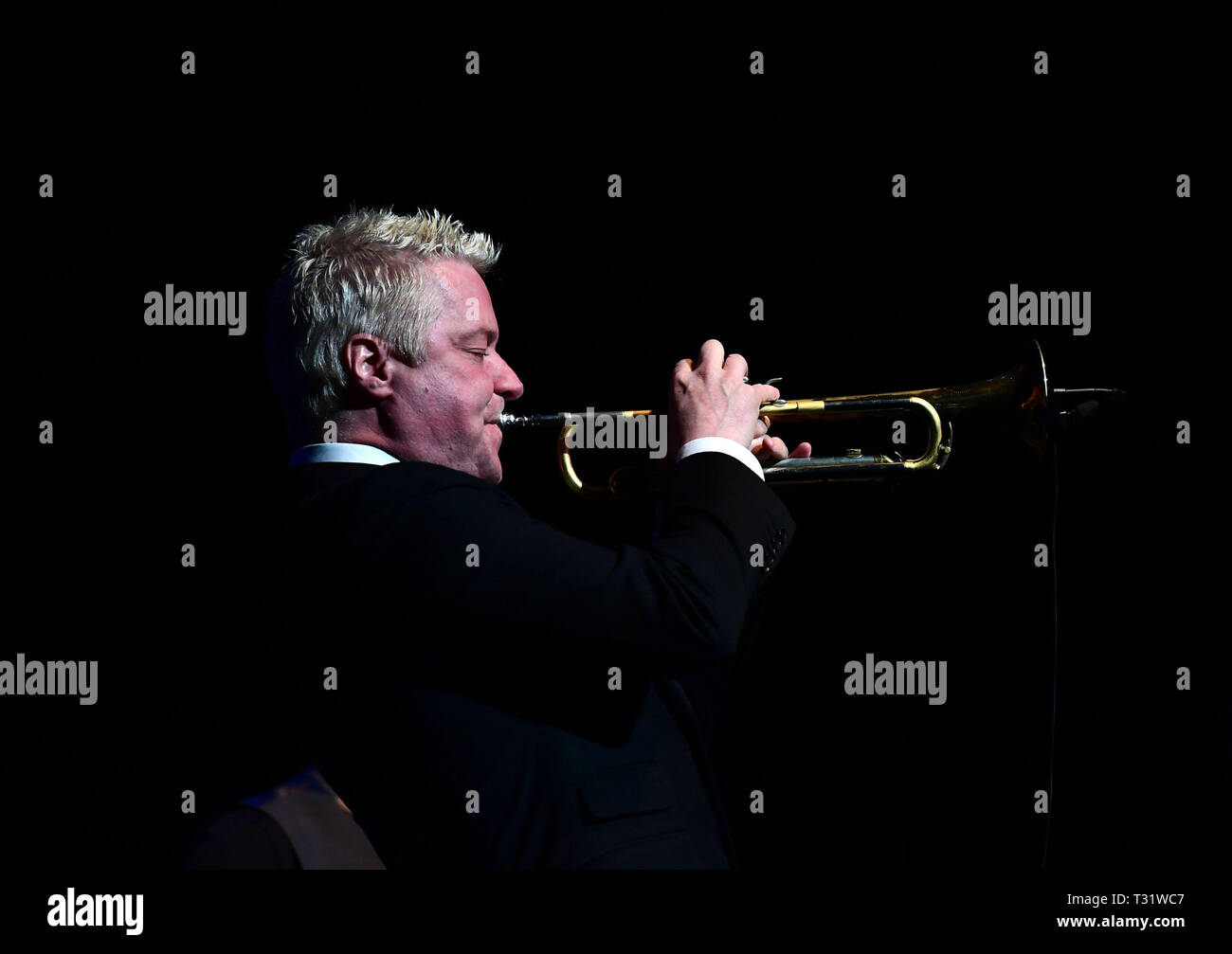 April 3, 2019 - Multi Grammy Gewinner Chris Botti unterhält die Masse an der Sandler Zentrum in Virginia Beach, Virginia, 3. APRIL 2019 Â© Jeff Moore (Credit Bild: © Jeff Moore/ZUMA Draht) Stockfoto