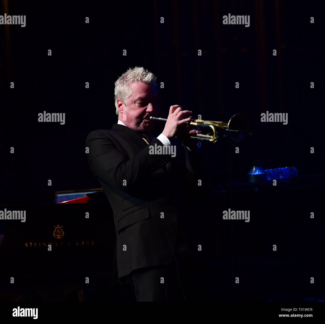 April 3, 2019 - Multi Grammy Gewinner Chris Botti unterhält die Masse an der Sandler Zentrum in Virginia Beach, Virginia, 3. APRIL 2019 Â© Jeff Moore (Credit Bild: © Jeff Moore/ZUMA Draht) Stockfoto