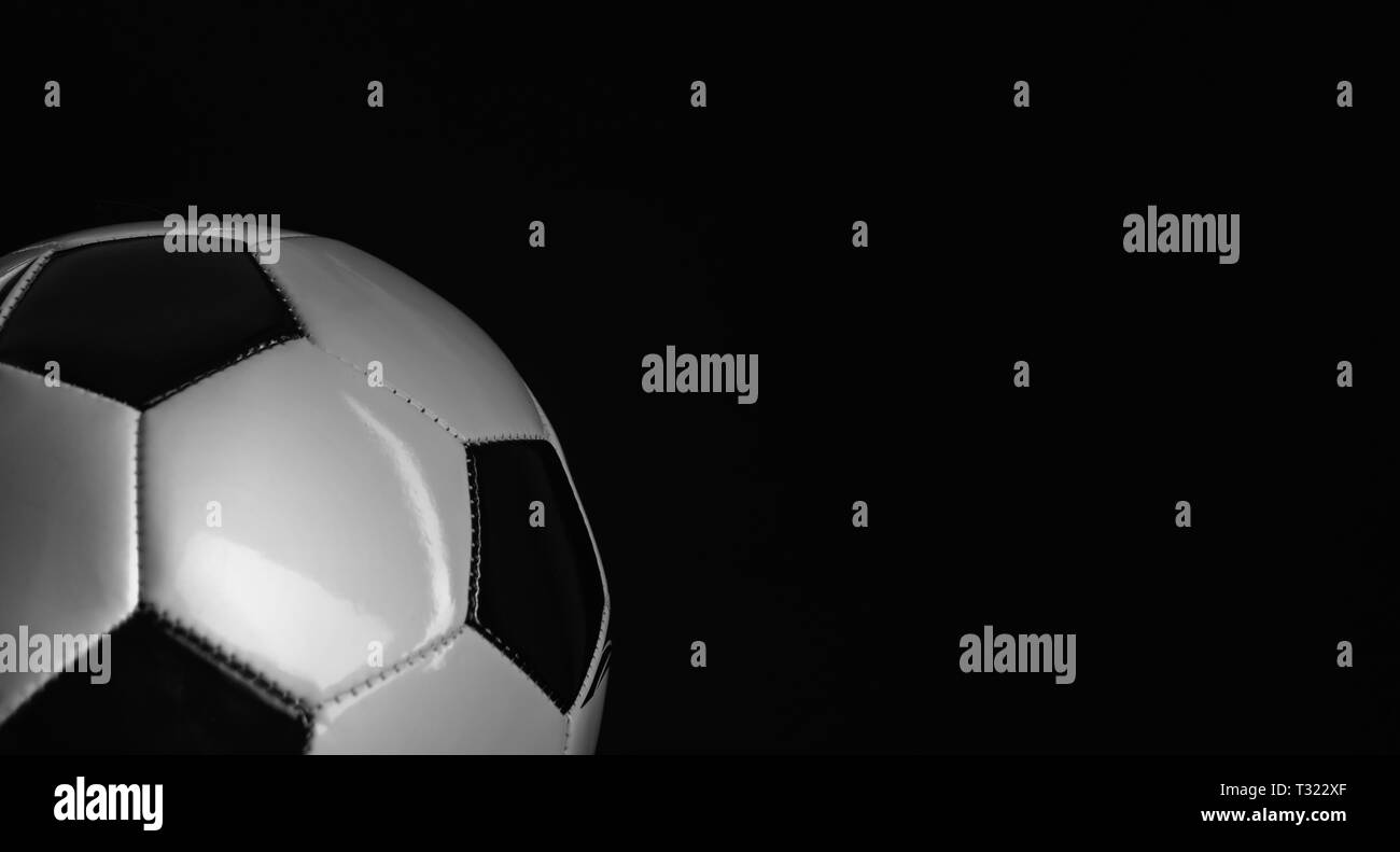 Detail einer Fußball-Fußball. Der dunkle Hintergrund Textur für Ihr Design. Stockfoto