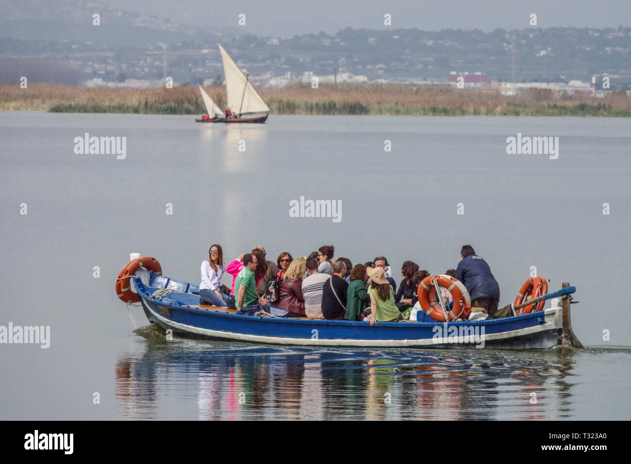 Menschen, Ausflug Boot auf dem See in Albufera Naturpark, Albufera Valencia Spanien Tourismus Europa Stockfoto
