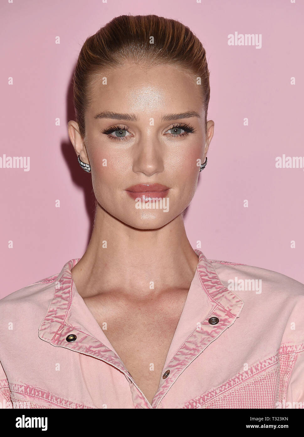 HOLLYWOOD, CA - 04 April: Rosie Huntington-Whiteley besucht die Einführung von Patrick's Ta Beauty Collection an Goya Studios am 04 April, 2019 in Los Angeles, Kalifornien. Stockfoto