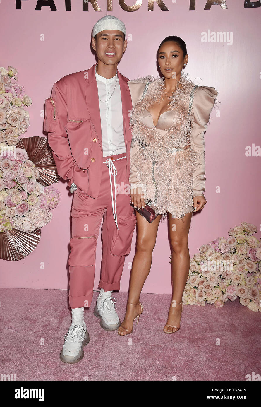 HOLLYWOOD, CA - 04 April: Patrick Ta (L) und Shay Mitchell die Einführung von Patrick's Ta Beauty Collection an Goya Studios besuchen am April 04, 2019 in Los Angeles, Kalifornien. Stockfoto