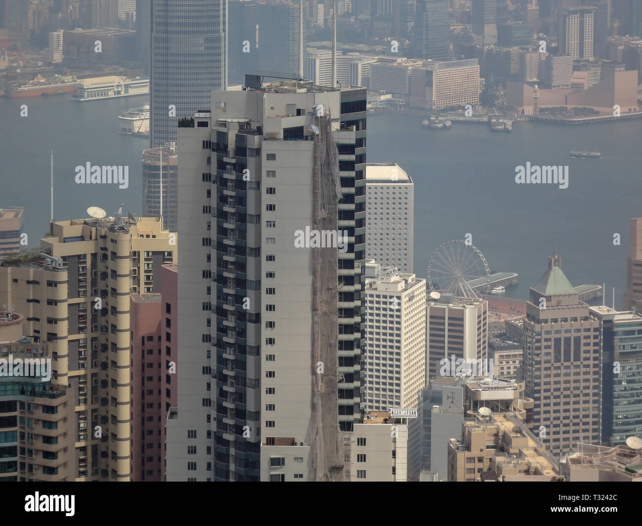 Hong Kong Wolkenkratzer auf smoggy Tag. Stockfoto