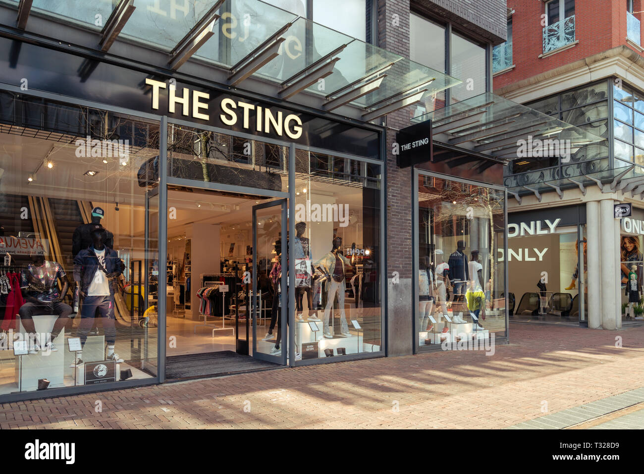 Dordrecht, Niederlande - 03. März 2019: Der Stachel Megastore in Dordrecht ist die Heimat von verschiedenen Marken mit dem Fokus auf junge Menschen. Der Stich Unternehmen Stockfoto