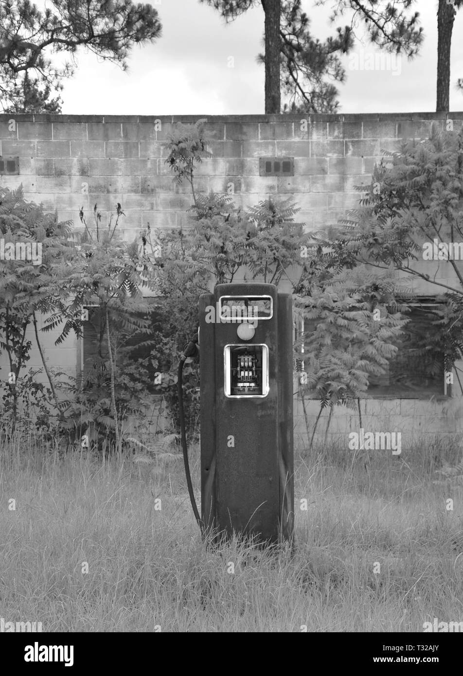 Alten, verlassenen Gas pumpen. Stockfoto