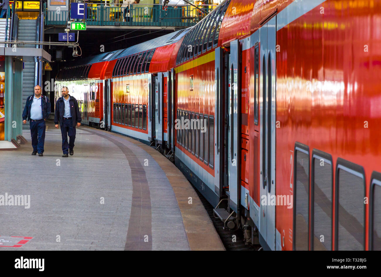 Spannende Hamburg Dusseldorf Zug Bilder