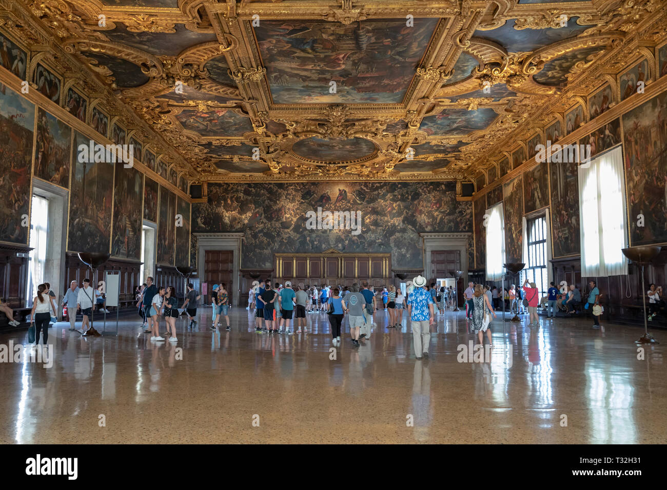 Venedig, Italien, 30. Juni 2018: Panoramablick von Halle innen und Künste im Dogenpalast (Palazzo Ducale) ist ein Palast im venezianischen Gotik o gebaut Stockfoto