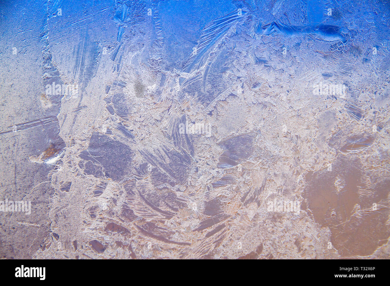 Ein eisiger frost Hintergrundbild. In diesem Bild sehen Sie die einzigartigen Muster erstellt, wenn Frost Formen auf Glas. Stockfoto