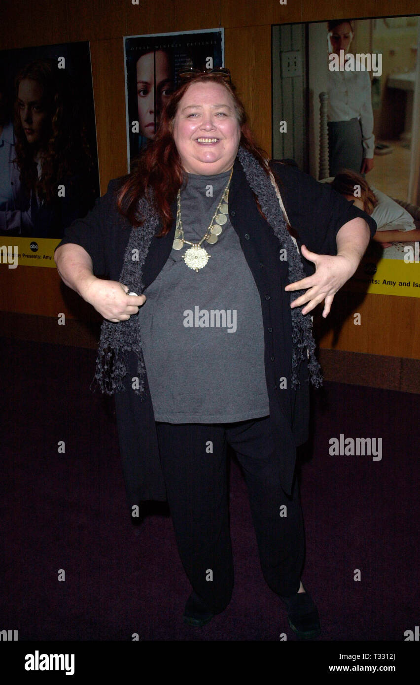 LOS ANGELES, Ca. Februar 26, 2001: Schauspielerin CONCHATA FERRELL bei der Premiere ihres neuen TV-Film Amy und Isabelle, an der Directors Guild Theater, Los Angeles. © Paul Smith/Featureflash Stockfoto