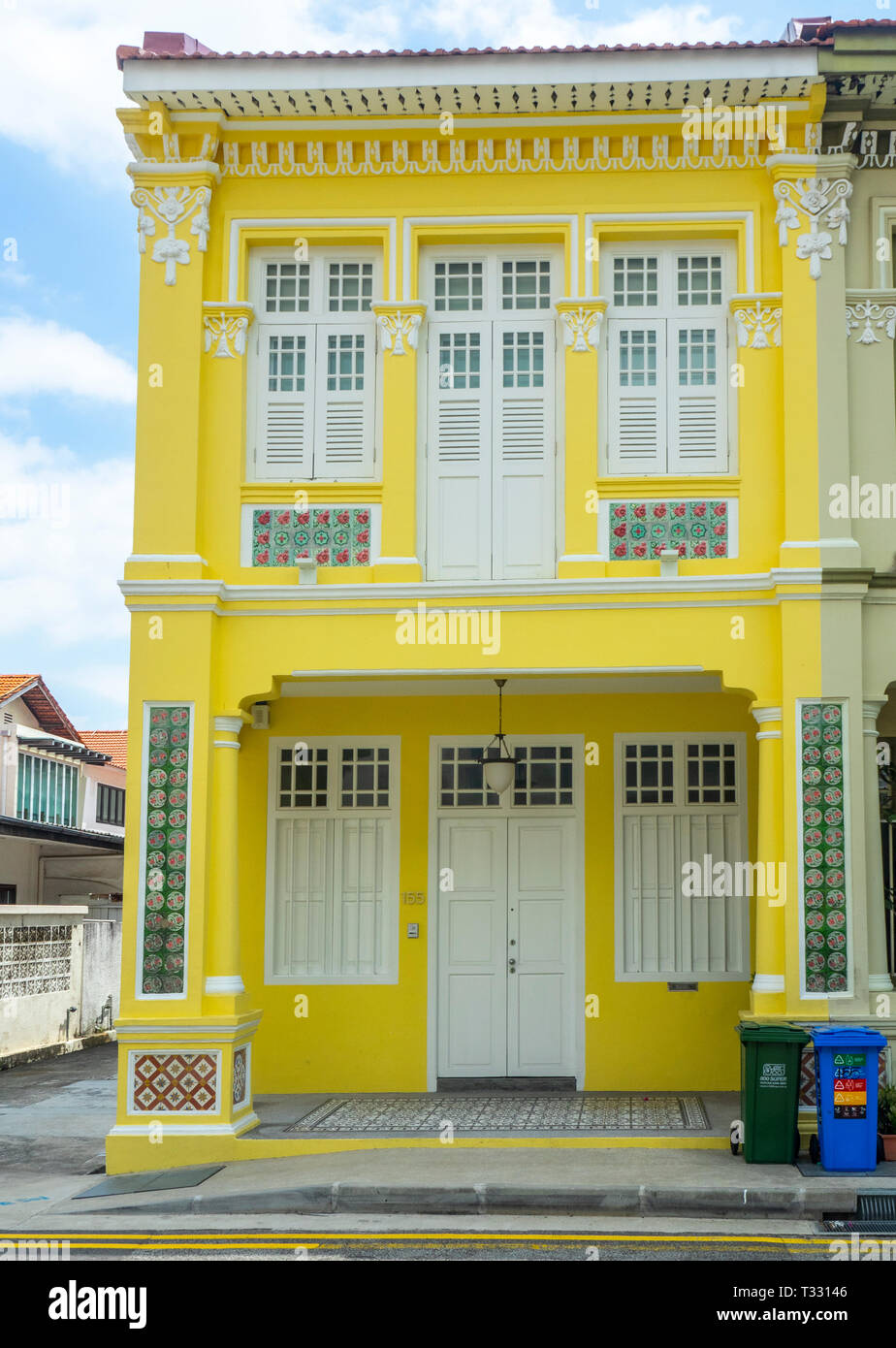 Traditionelle Peranakan Terrasse Haus gelb lackiert in Joo Chiat Singapore Stockfoto