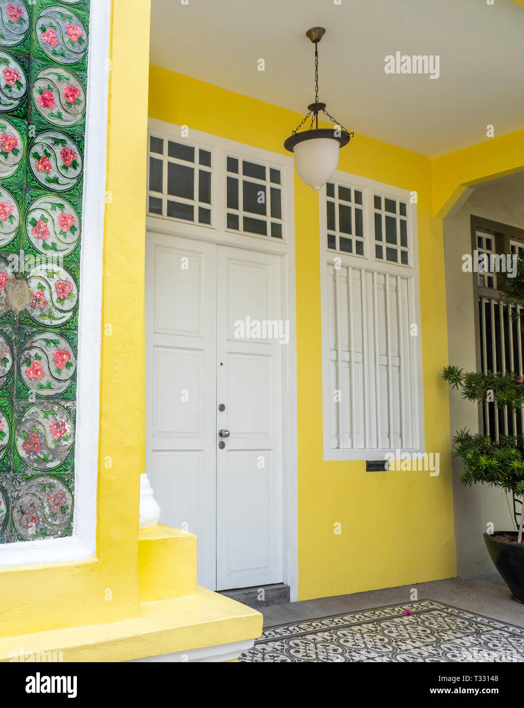 Traditionelle Peranakan Terrasse Haus gelb lackiert in Joo Chiat Singapore Stockfoto