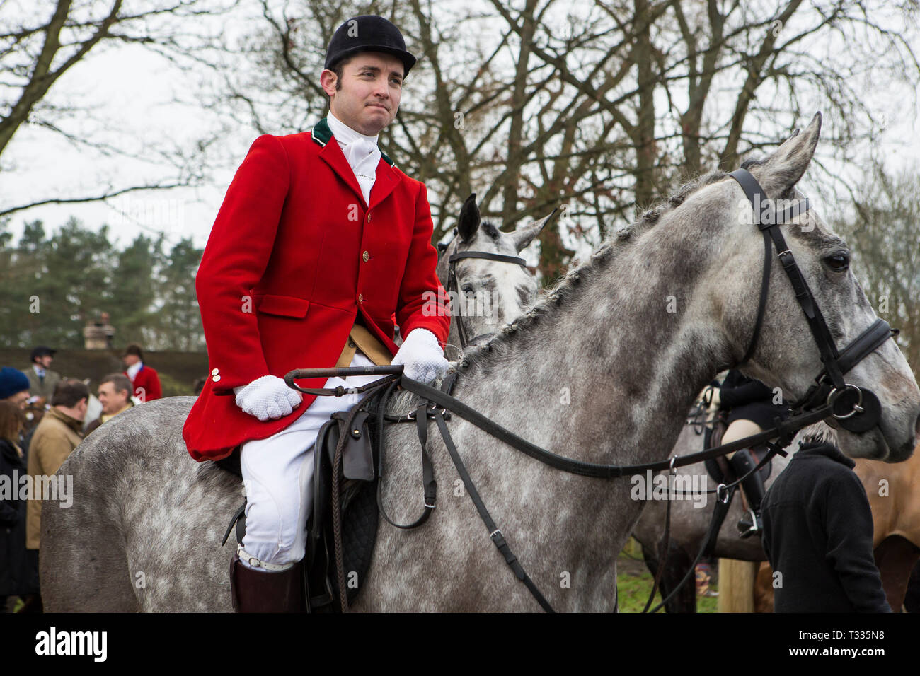 Die alte Surrey Burstow und West Kent Hunt sammeln bei Chiddingstone Schloss für den traditionellen Boxing Day in Kent, UK Treffen Stockfoto