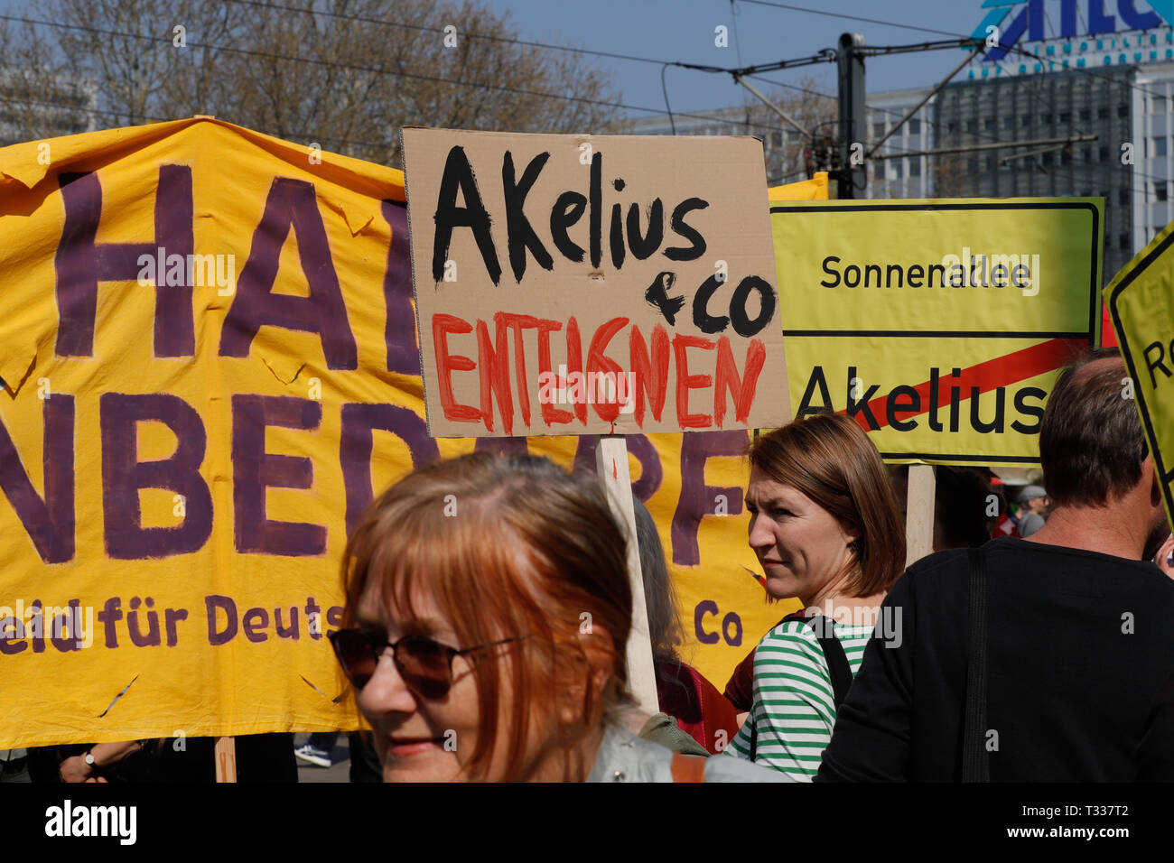 Berlin, Berlin, 6. April 2019, Kundgebung auf dem Alexanderplatz in Berlin gegen "nt-Wahnsinn und Repression". Stockfoto