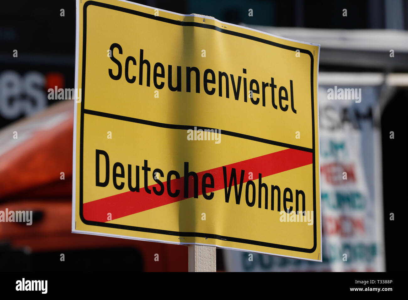 Berlin, Berlin, 6. April 2019, Kundgebung auf dem Alexanderplatz in Berlin gegen "nt-Wahnsinn und Repression". Stockfoto