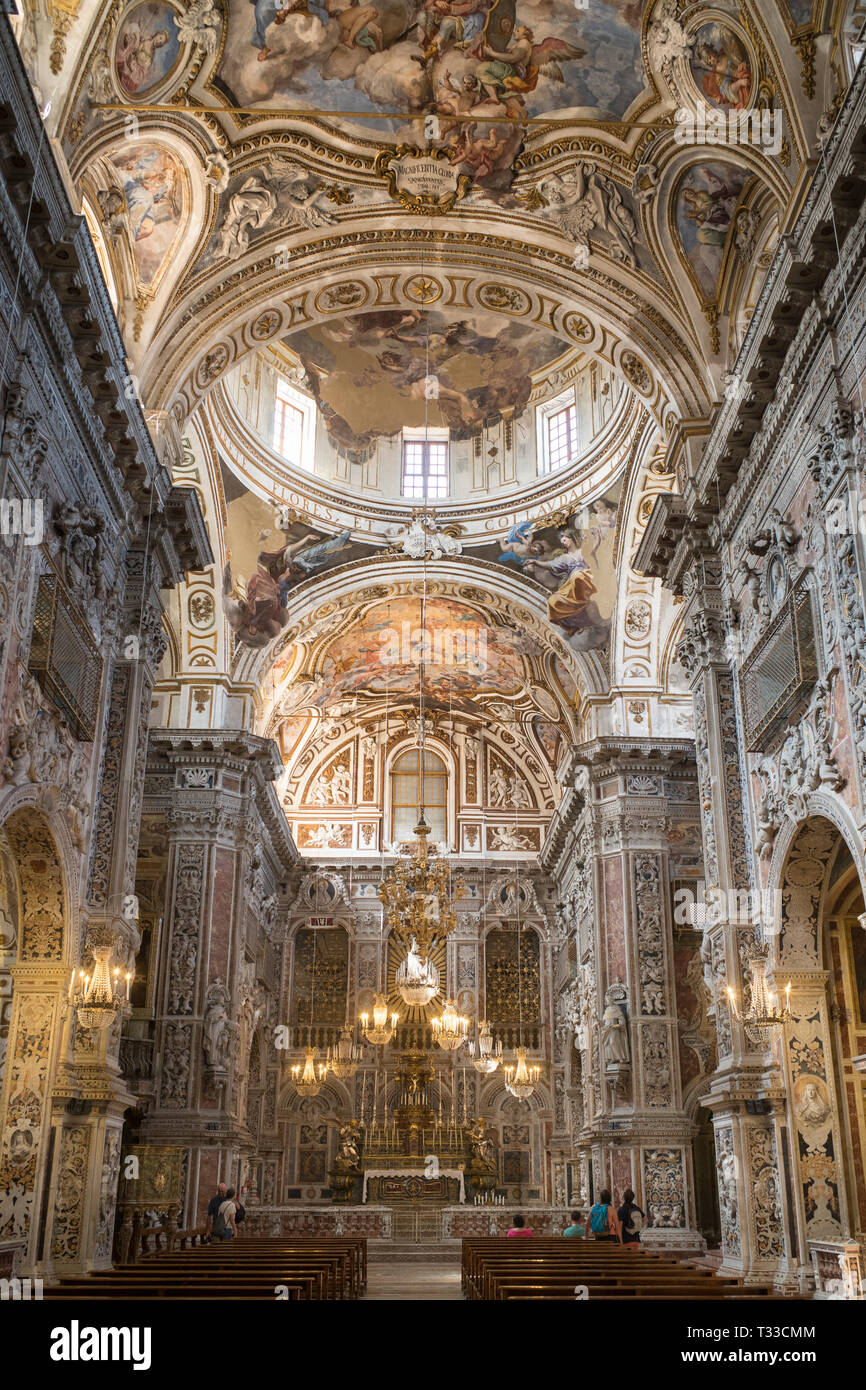 Marmorstatuen, Altar, reich verzierten Kuppeln in der Kirche der Heiligen Katharina (Santa Caterina) an der Piazza Bellini Piazza Pretoria, Palermo, Sizilien Stockfoto