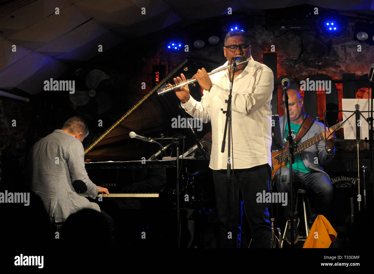 Alfredo Reyes und afro-kubanischen Jazz Band durchführen bei Janboree night club in der Plaza Real, Barcelona Stockfoto
