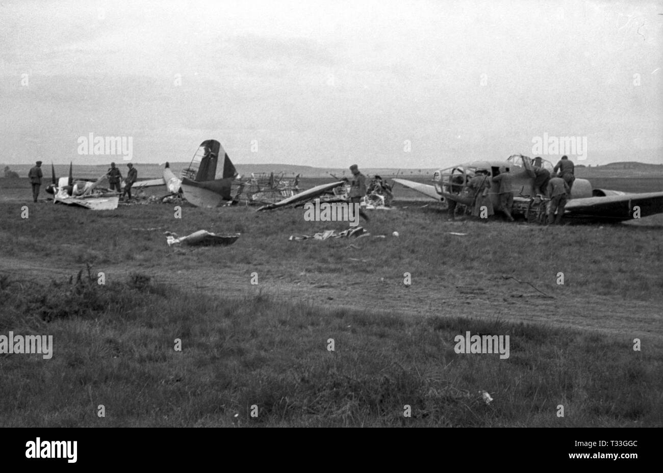 Einmarsch und Besetzung sind durch die Wehrmacht/Invasion und Besetzung Frankreichs durch die Wehrmacht/Invasion et Besetzung de la France par la Wehrmacht - Französische Luftwaffe/Französische Luftwaffe/l'Armée de l'air Potez 63-11 Stockfoto
