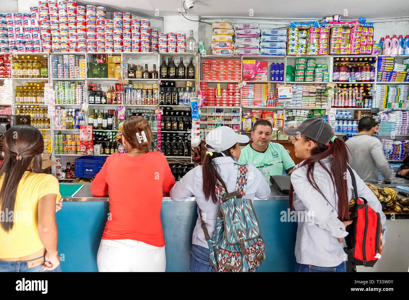 Cartagena Kolumbien, Zentrum, Zentrum, Getsemani, 24-Stunden-Geschäft, Inneneinrichtung, Hispanic Black, Afro-Karibik, Bewohner, Teenager Teenager Teenager Stockfoto