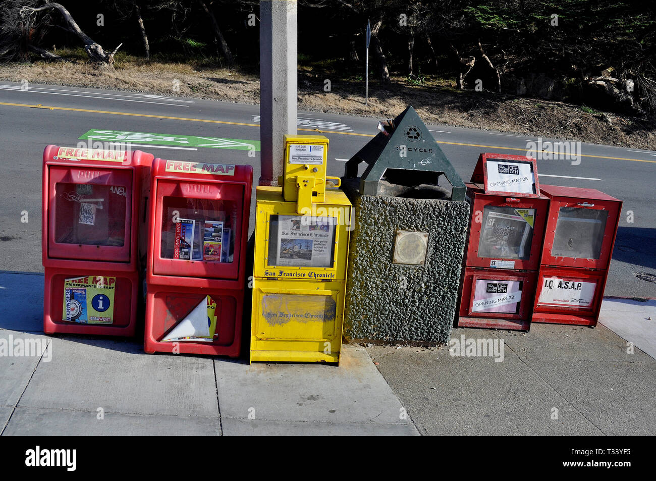 Veröffentlichung Kästen auf San Francisco Bürgersteig, Kalifornien Stockfoto