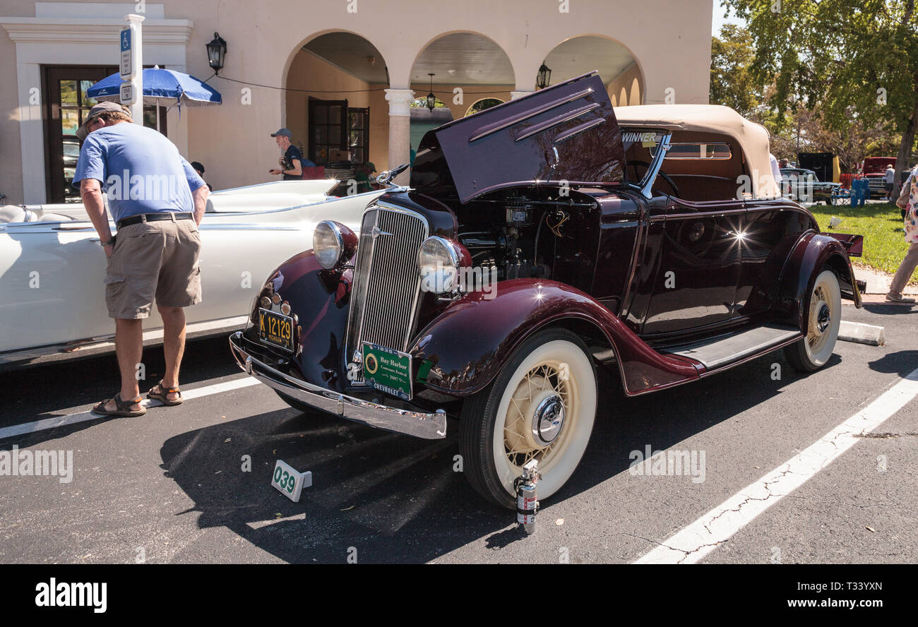 Naples, Florida, USA - März 23,2019: Kastanienbraun 1935 Chevrolet auf der 32. jährlichen Neapel Depot Classic Car Show in Naples, Florida. Nur redaktionell. Stockfoto