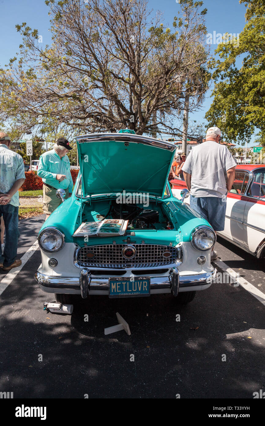 Naples, Florida, USA - März 23,2019: Mint Green 1960 Metropolitan auf der 32. jährlichen Neapel Depot Classic Car Show in Naples, Florida. Nur Redaktionell Stockfoto