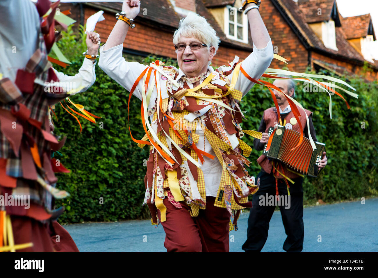 Die Shalebrook Morris Dancers am Kentish Horse Pub, Mark Buche, Kent Stockfoto