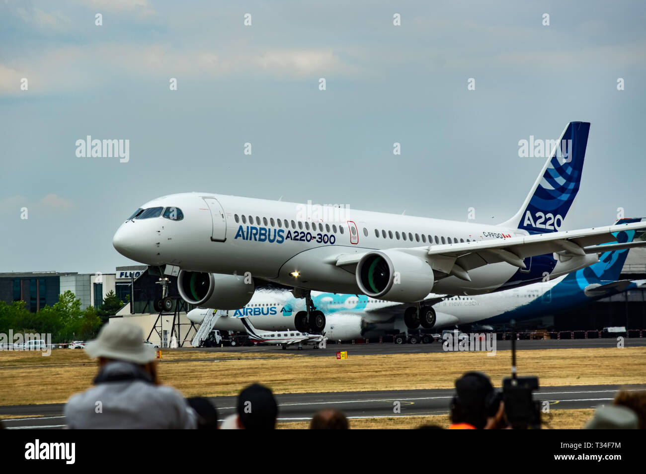 Ein Airbus A 220-300 aus der Farnborough Air Show 2018 Stockfoto