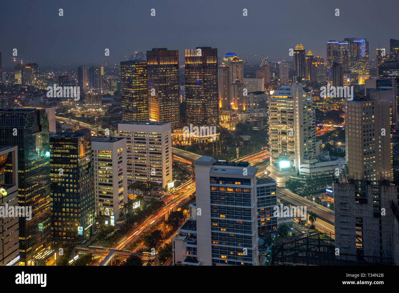 Stadtbild bei Nacht, Jakarta, Indonesien Stockfoto