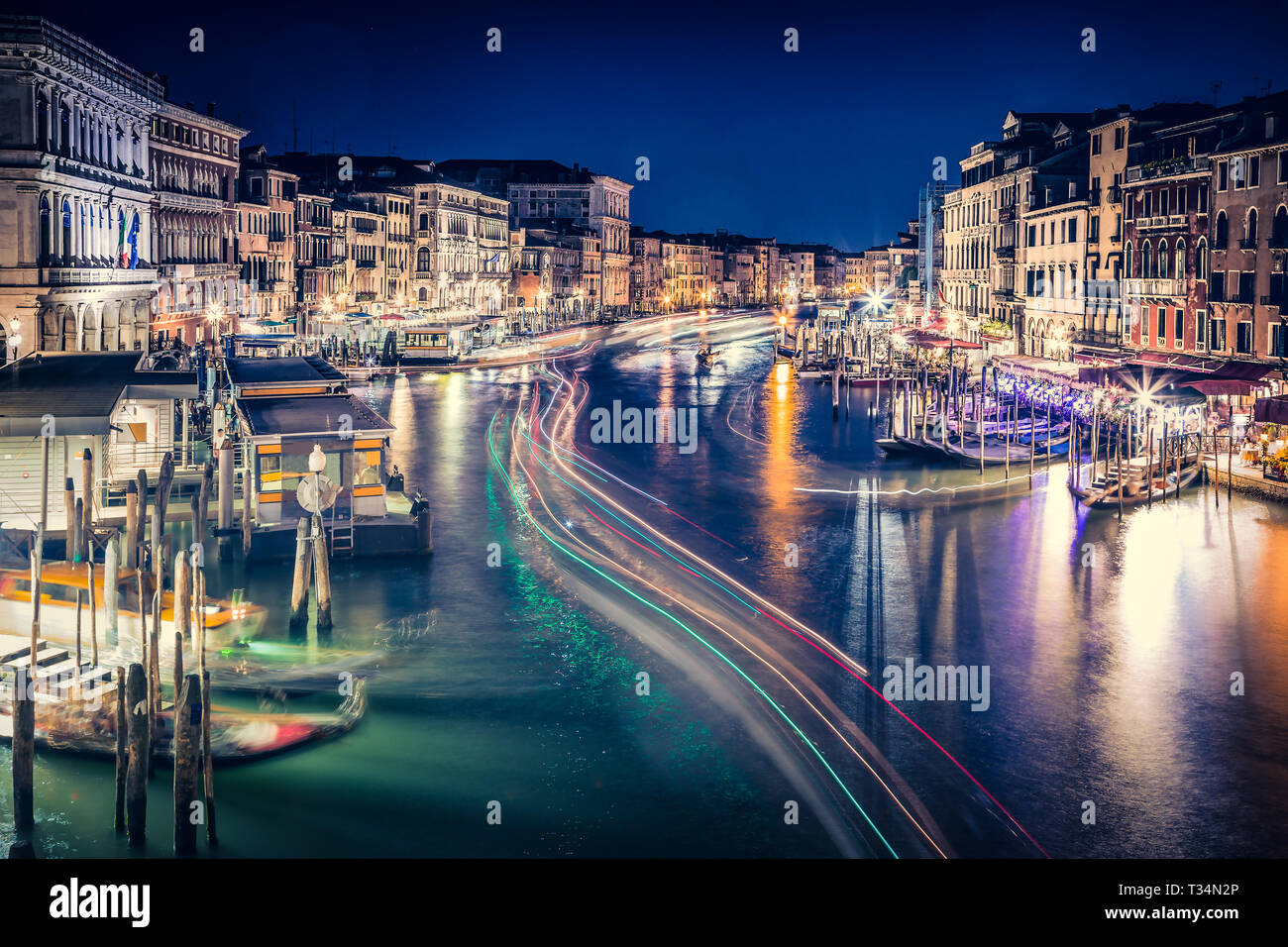 Blick auf den Canal Grande von der Rialtobrücke, Venedig, Venetien, Italien Stockfoto