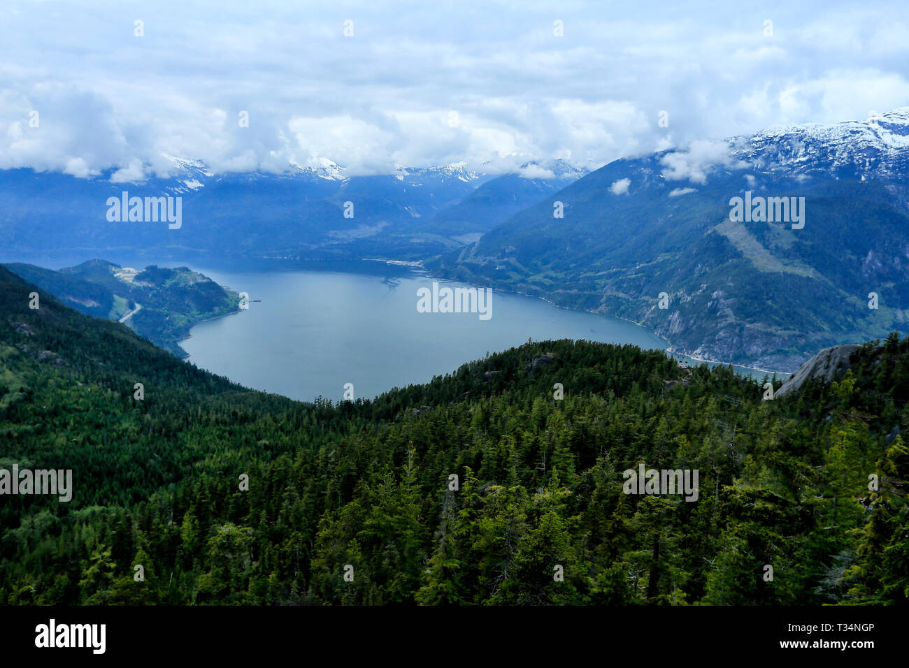 Luftaufnahme von einem alpinen See, Squamish, British Columbia, Kanada Stockfoto