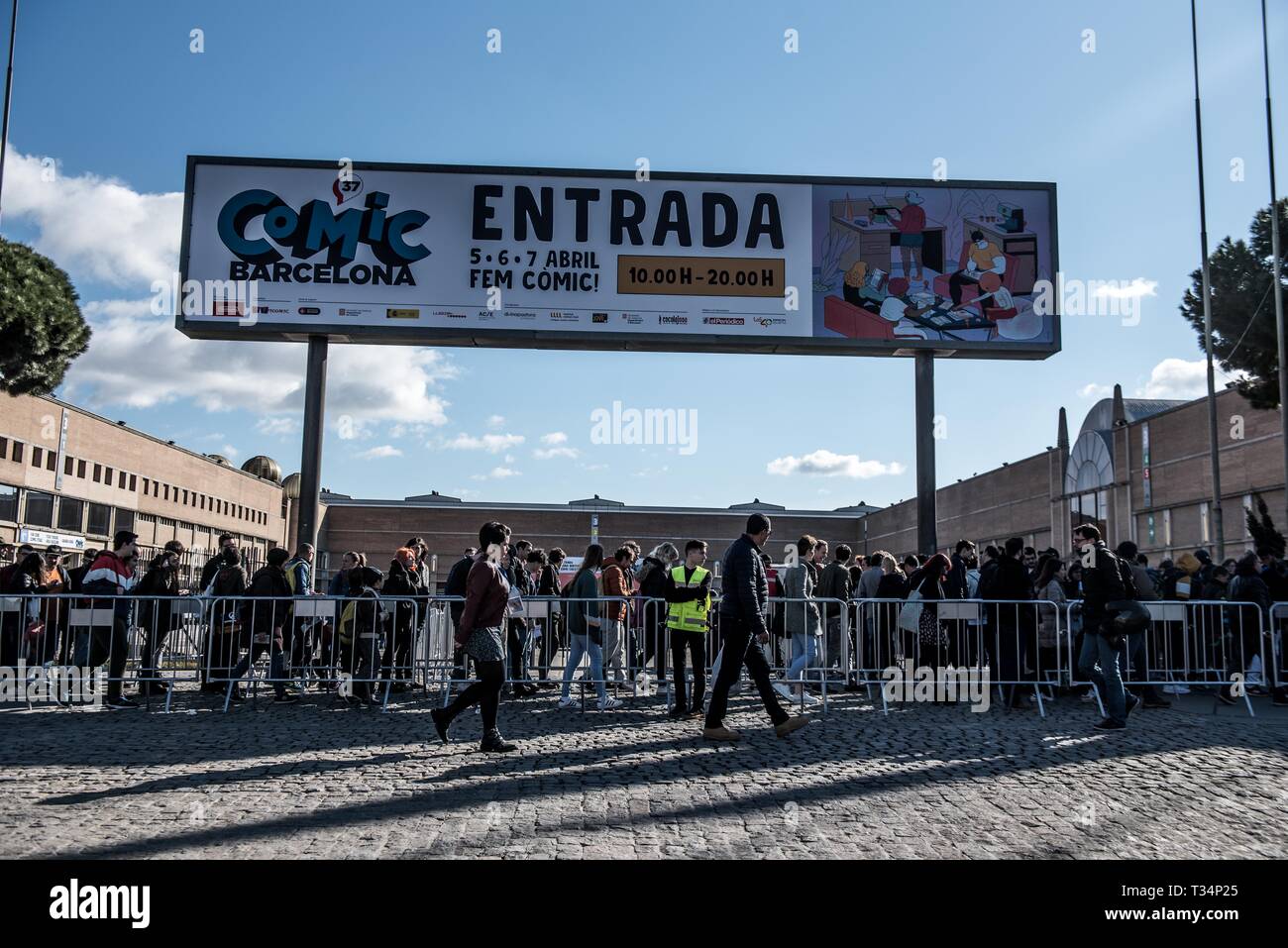 Eingang zum 37th Edition eine riesige Plakatwand während der Veranstaltung gesehen. Feier der Comic Salon 37 wurde in Barcelona statt, zahlreiche Aussteller treffen und hielt verschiedene Konferenzen, rund 118.000 Menschen, die während der letzten Ausgabe, in der der Zuzug von immer mehr Menschen durch die Vergrößerung der Oberfläche der Ausstellung erwartet wurde gesammelt. Stockfoto