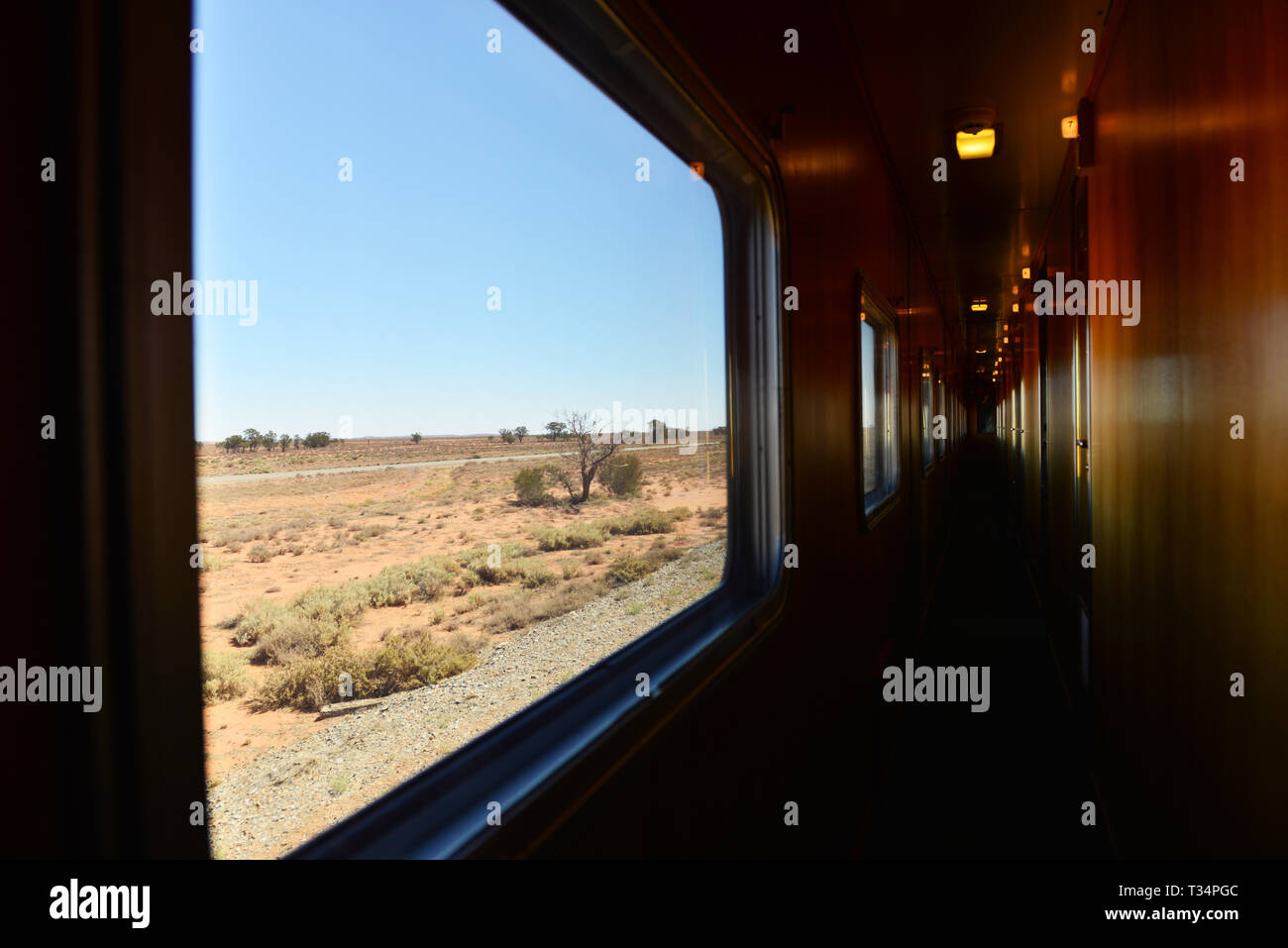 Ansicht des Outback durch einen Zug Fenster, Australien Stockfoto