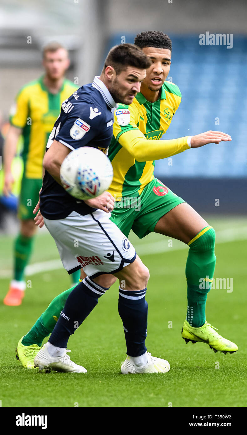 London, Großbritannien. 06 Apr, 2019. Ryan Leonard des Millwall und Mason Holgate von West Bromwich Albion während der efl Sky Bet Championship Match zwischen Millwall und West Bromwich Albion an der Höhle, London, England am 6. April 2019. Foto von Adamo di Loreto. Nur die redaktionelle Nutzung, eine Lizenz für die gewerbliche Nutzung erforderlich. Keine Verwendung in Wetten, Spiele oder einer einzelnen Verein/Liga/player Publikationen. Stockfoto