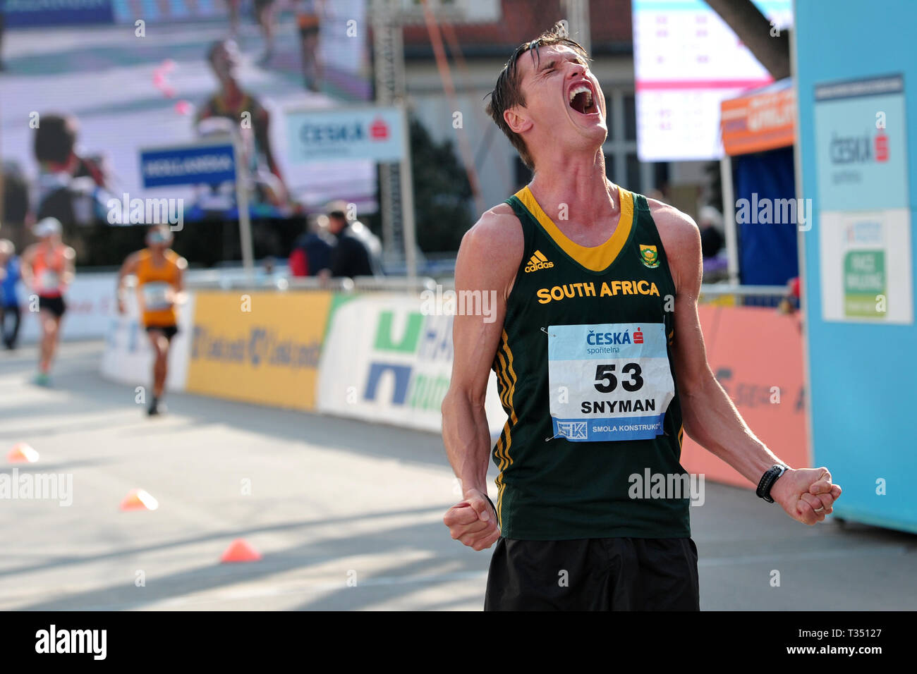 Podebrady, Tschechische Republik. 6 Apr, 2019. Wayne Snyman von Südafrika feiert den zweiten Platz bei den Herren 20 km zu Fuß der internationalen Match und EA Laufen zulassen, Treffen in Podebrady am April 06, 2019 in Podebrady in der Tschechischen Republik. Credit: Slavek Ruta/ZUMA Draht/Alamy leben Nachrichten Stockfoto